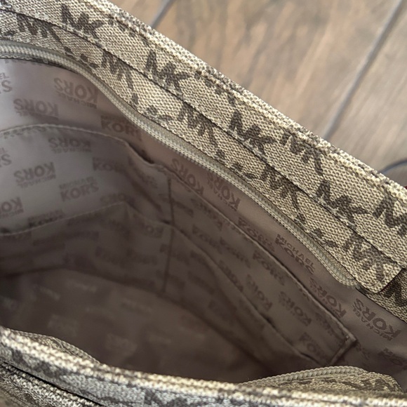 Michael Kors Monogram Cream and Brown Crossbody/Messenger Bag - Picture 6 of 12